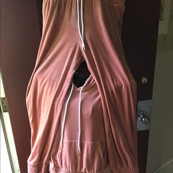 No Boundaries Velour Jogging Set - Picture 13 of 13